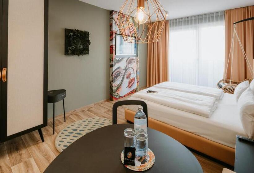 استودیوی سوپریور, Rioca Vienna Posto 2