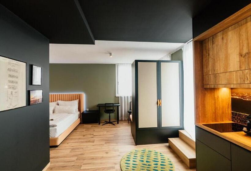 استودیوی لوکس, Rioca Vienna Posto 2