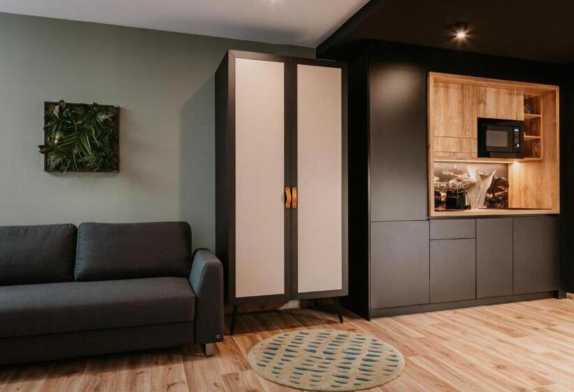 استودیو خانوادگی, Rioca Vienna Posto 2