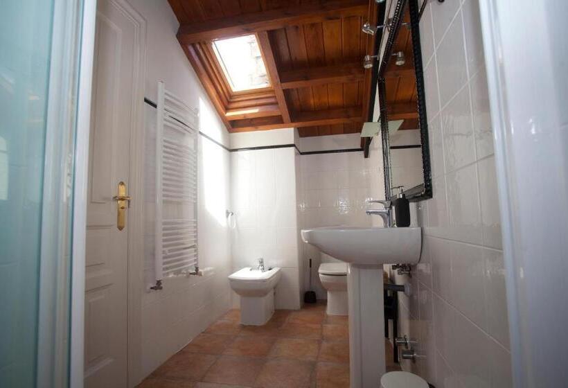 غرفة قياسية ثلاثية, Casona De Indias