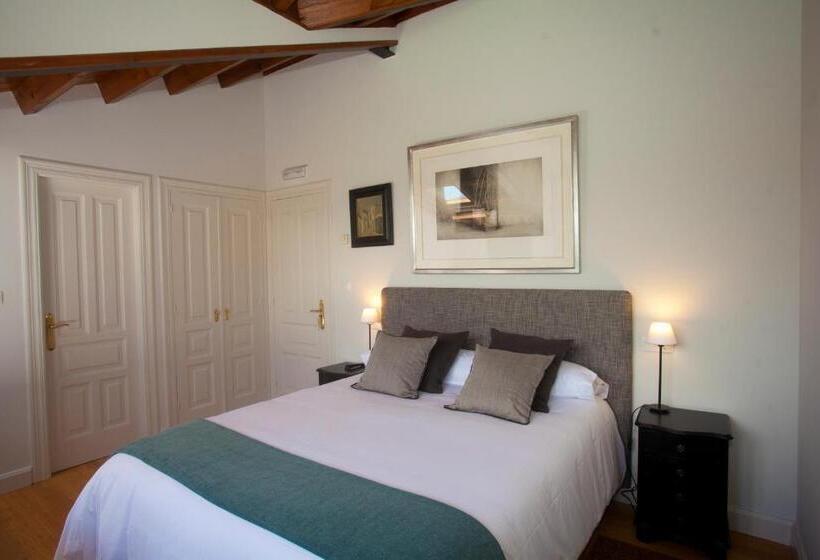 غرفة قياسية ثلاثية, Casona De Indias