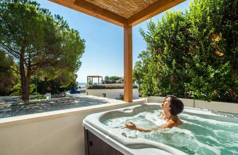 バスタブ付きスタンダードルーム, Noha Lifestyle Hotel   Adults Only