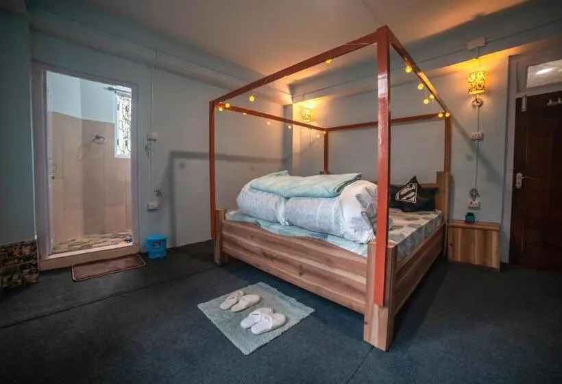 اتاق استاندارد, Tag Along 2 0 Hostel Gangtok