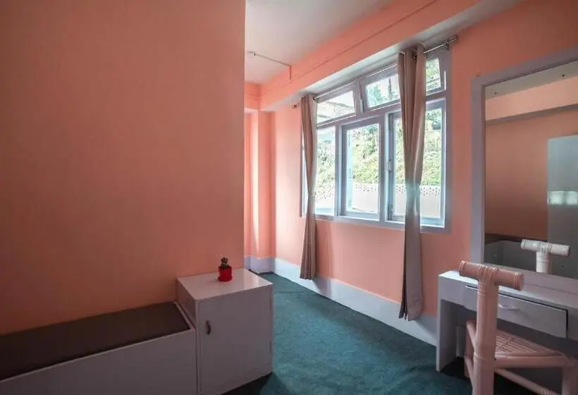 اتاق لوکس, Tag Along 2 0 Hostel Gangtok