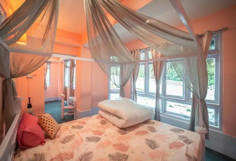 اتاق لوکس, Tag Along 2 0 Hostel Gangtok