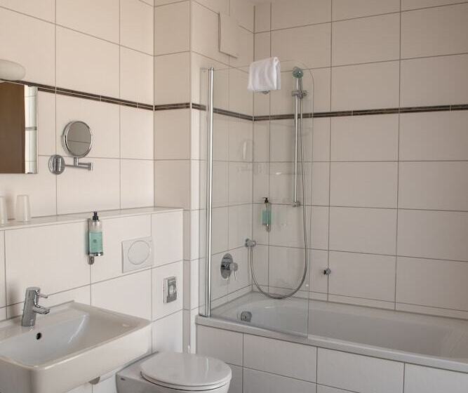 غرفة قياسية, Art Ana Gallery