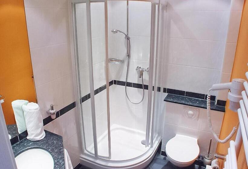 Номер Стандарт Трехместный, Berggasthof Hotel Igelwirt