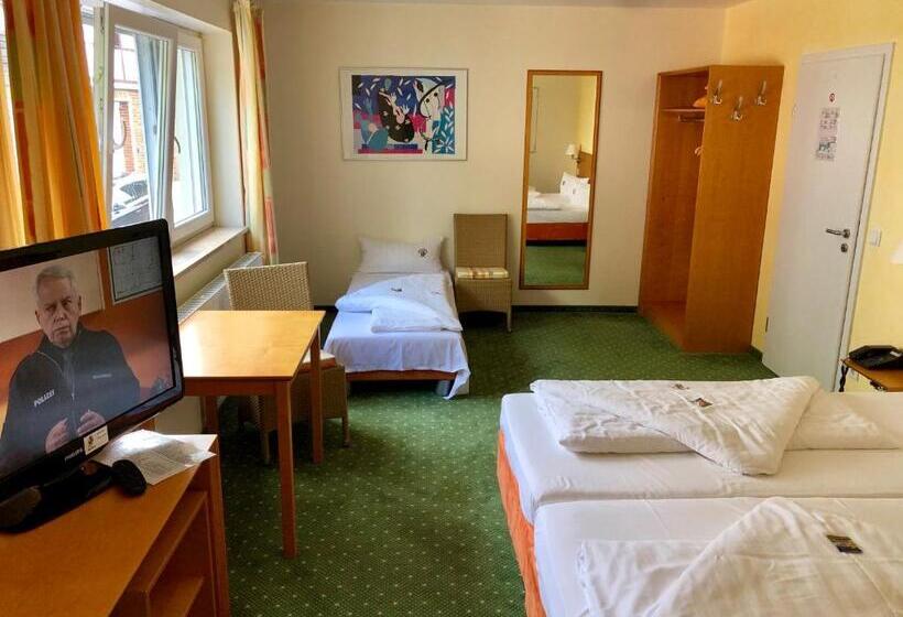 Номер Стандарт Трехместный, Berggasthof Hotel Igelwirt