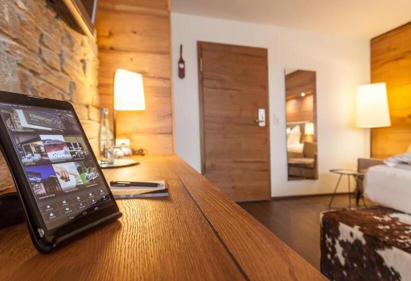 带大床的豪华间, Bollenhuthotel Kirnbacher Hof