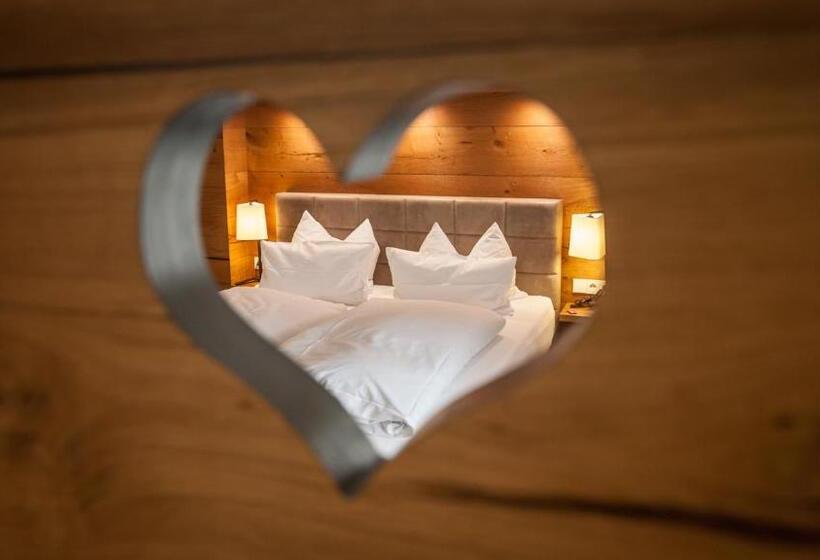 带大床的豪华间, Bollenhuthotel Kirnbacher Hof