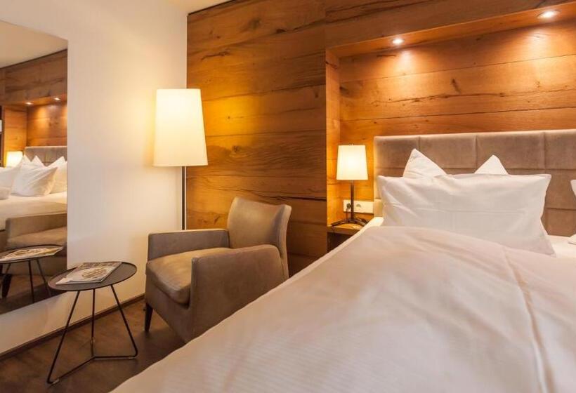 带大床的豪华间, Bollenhuthotel Kirnbacher Hof