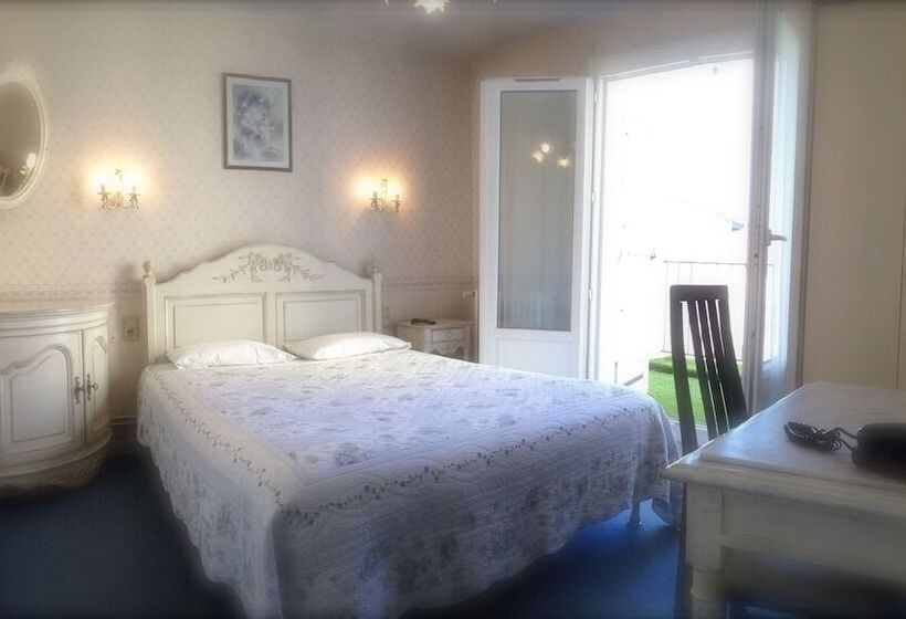 컴포트 룸, Acanthe Du Temple