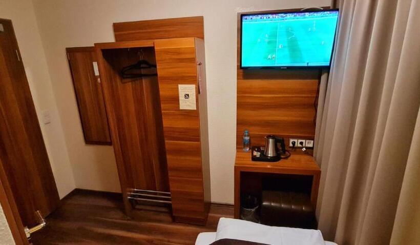 标准单人间, Frankfurt Messe