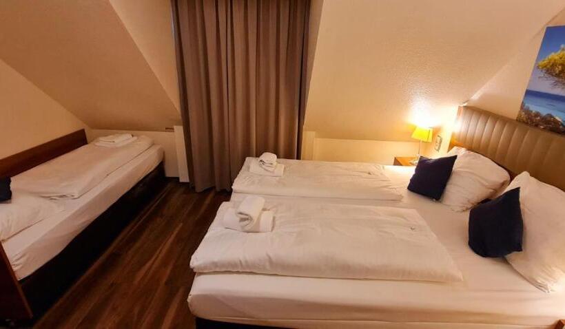 标准三人间, Frankfurt Messe