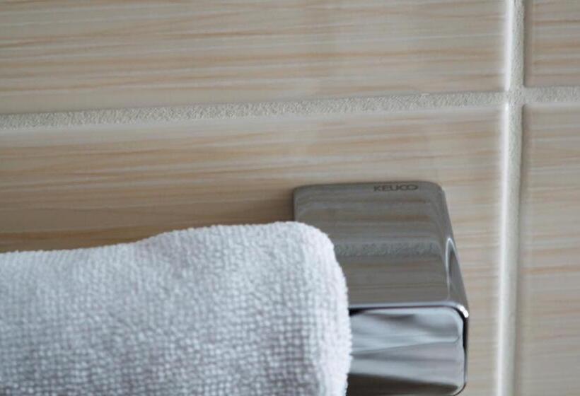 스탠다드 트리플 룸, Beck