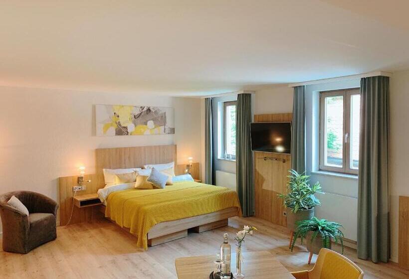 デラックススタジオ, Blauer Wolf