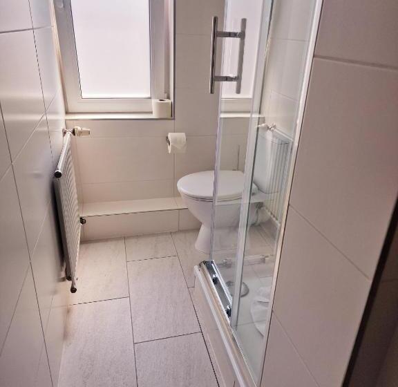 חדר סטנדרט, Elisabeth Ilse