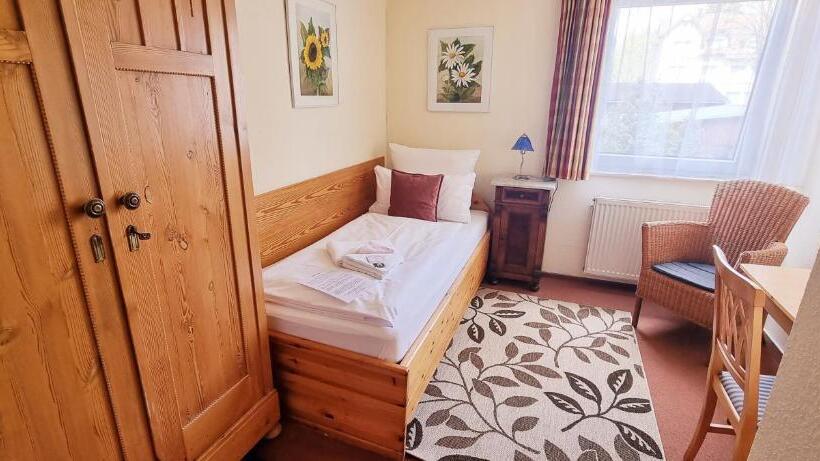 חדר סטנדרט יחיד, Elisabeth Ilse