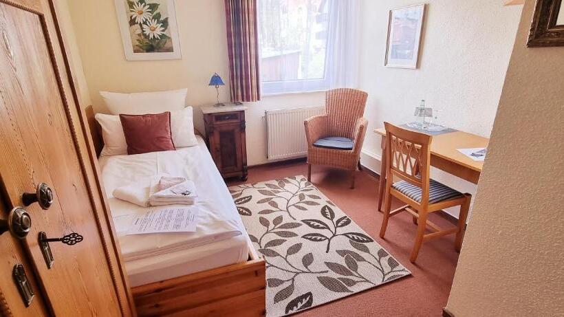 חדר סטנדרט יחיד, Elisabeth Ilse