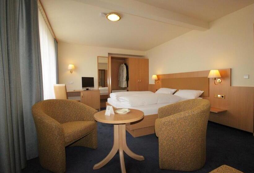 Номер Стандарт с Балконом, Garni Eden