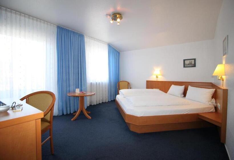 Номер Стандарт с Балконом, Garni Eden