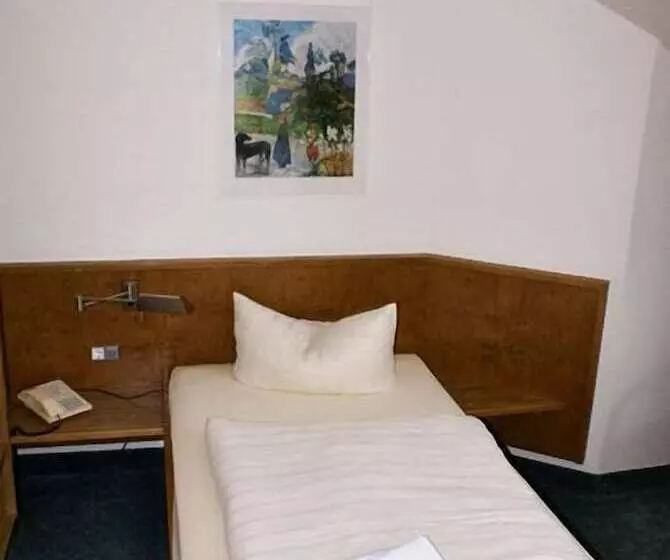 Standard Yhden Hengen Huone, Harzhaus