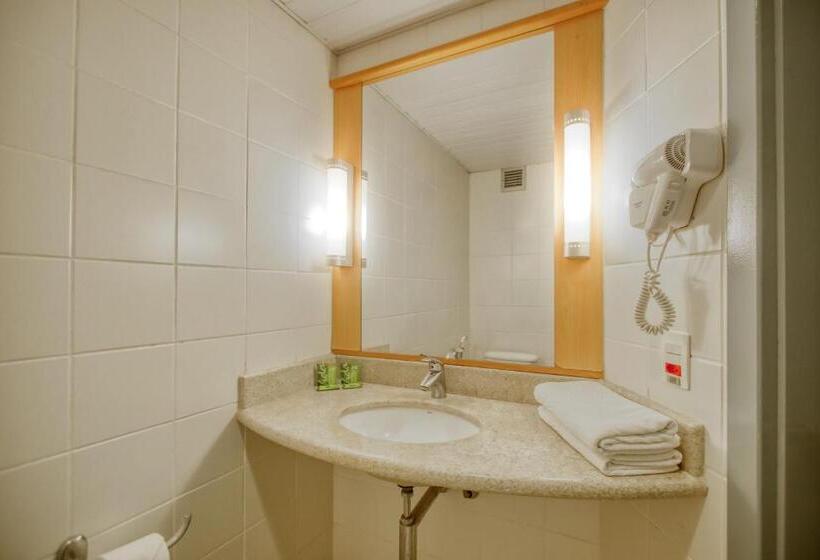 اتاق استاندارد سه نفره, Hus Hotel Dourados