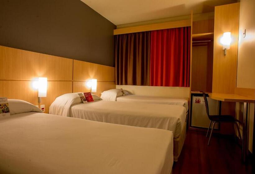 Номер Стандарт Трехместный, Hus Hotel Dourados