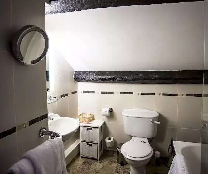 Executive Room Queen Bed, The Black Boy Inn