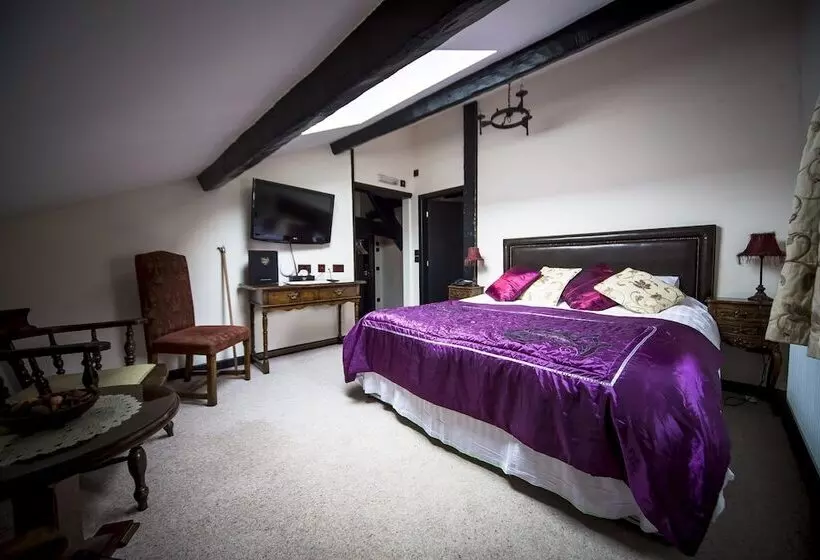 Executive Room Queen Bed, The Black Boy Inn