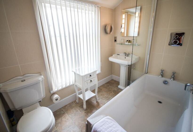 סוויטה עם מיטת קווין, The Black Boy Inn