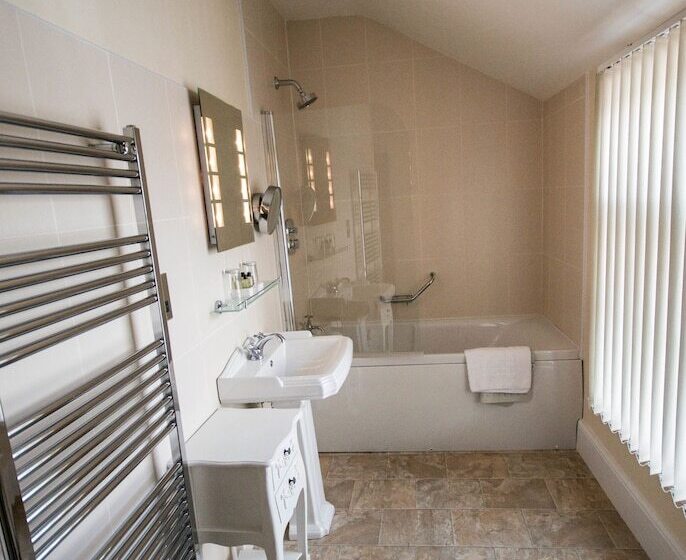 סוויטה עם מיטת קווין, The Black Boy Inn