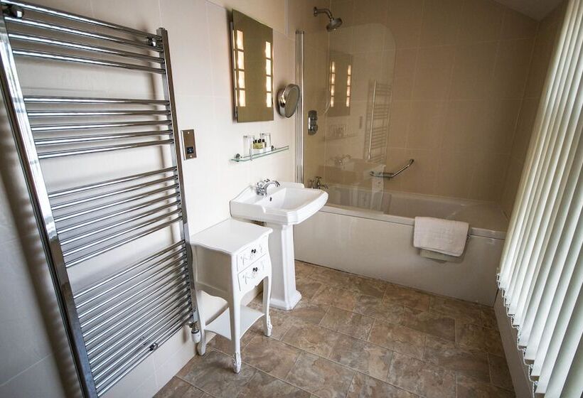 סוויטה עם מיטת קווין, The Black Boy Inn