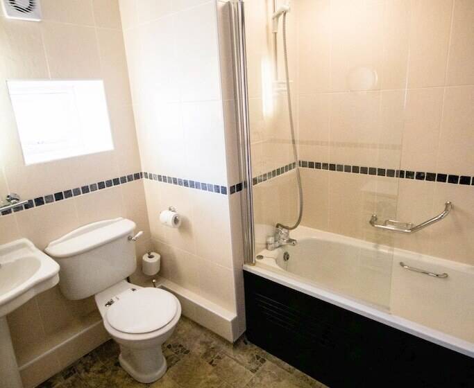 חדר אקזקיוטיב עם מיטת קווין, The Black Boy Inn