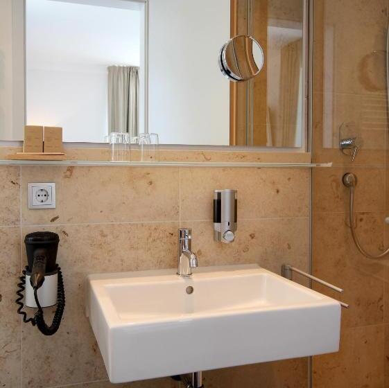 Standardeinzelzimmer, Qube Hotel Bergheim