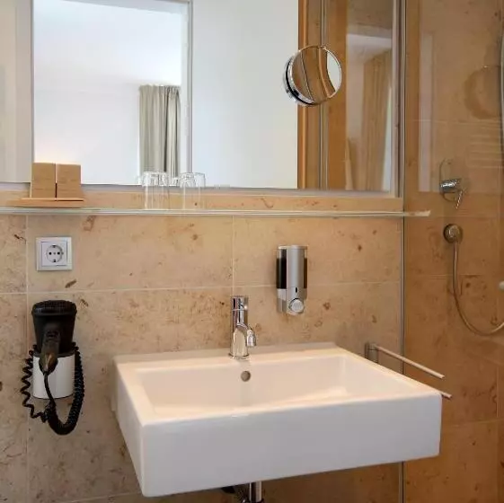 Standardeinzelzimmer, Qube Hotel Bergheim