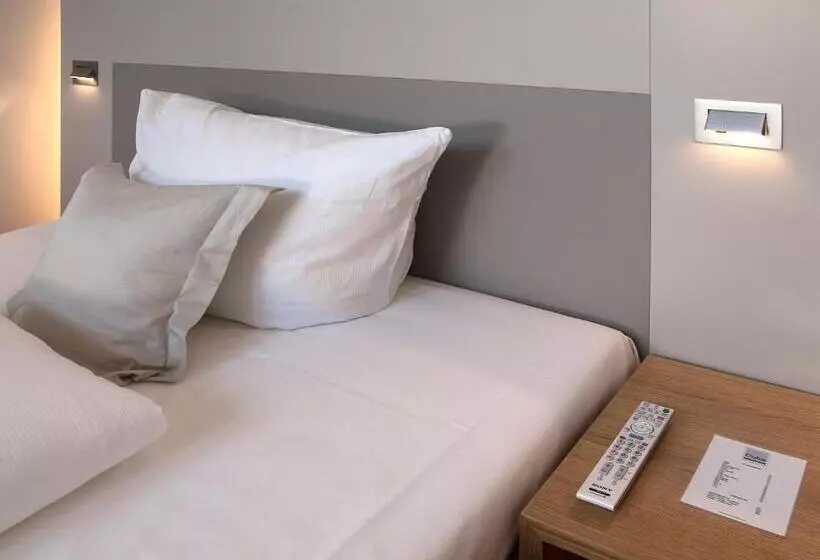 Standardeinzelzimmer, Qube Hotel Bergheim