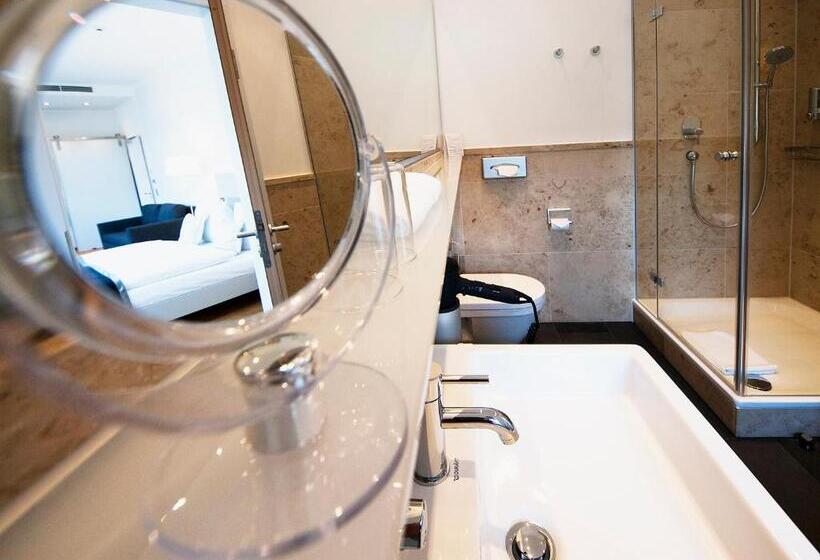 Номер Стандарт, Qube Hotel Bergheim