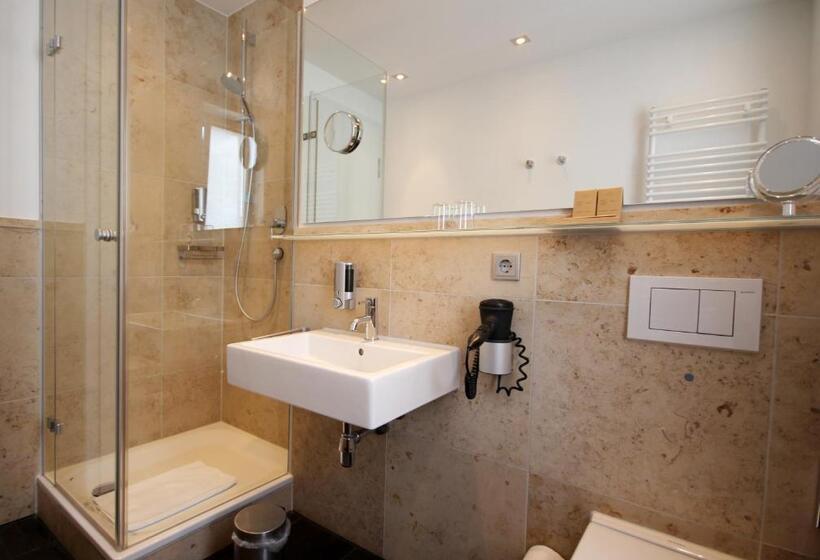 Standardzimmer, Qube Hotel Bergheim