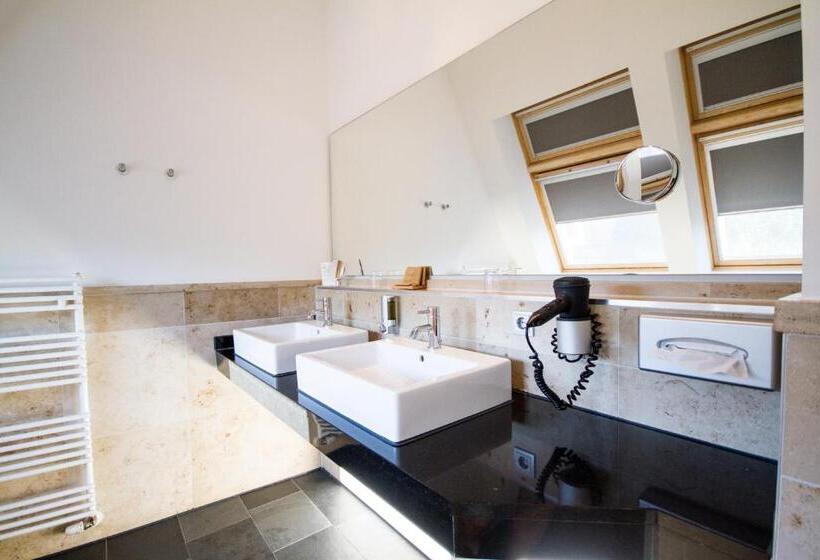 Номер Deluxe, Qube Hotel Bergheim