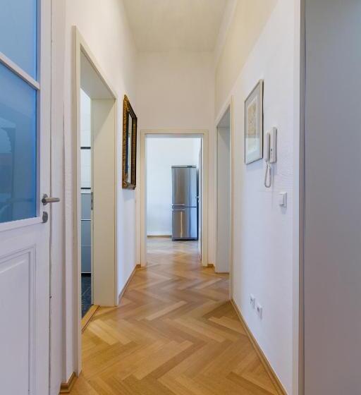 1 Schlafzimmer Apartment, Qube Hotel Bergheim