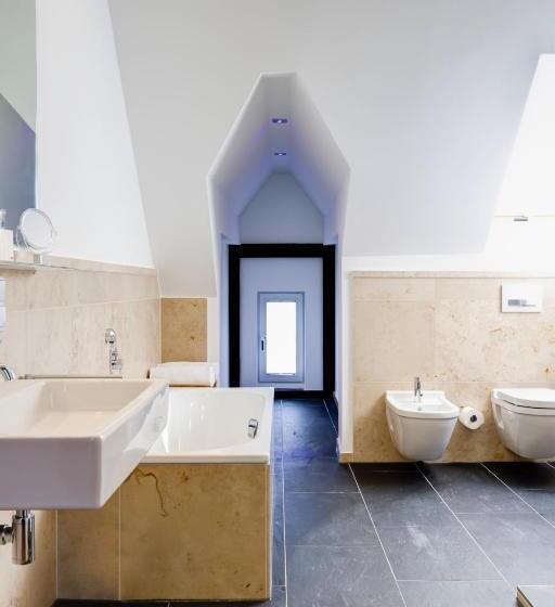 Полулюкс, Qube Hotel Bergheim