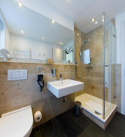 Номер Стандарт, Qube Hotel Bergheim