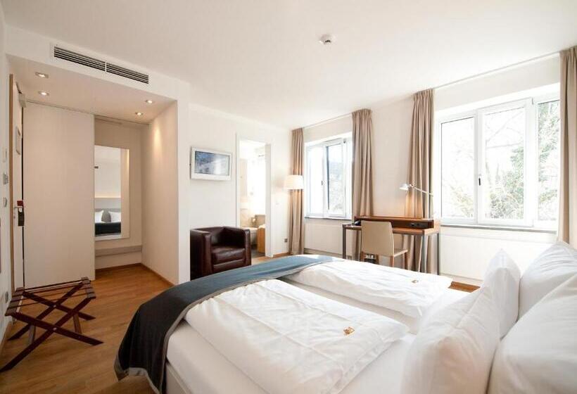 Standardzimmer, Qube Hotel Bergheim