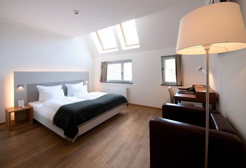 Standardzimmer, Qube Hotel Bergheim