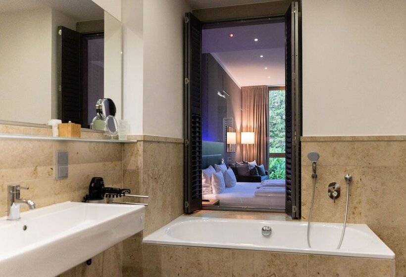 Полулюкс, Qube Hotel Bergheim