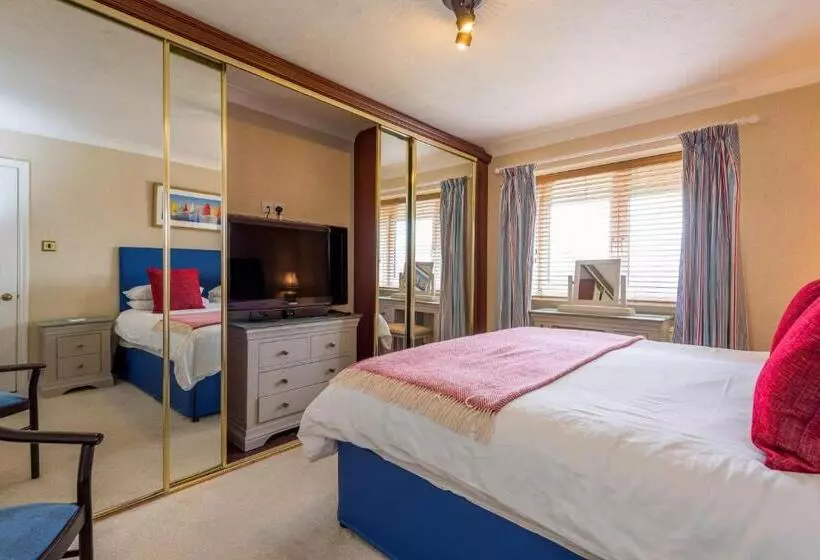 Suite King Bed, The Beachcroft Hotel, Bw Signature Collection