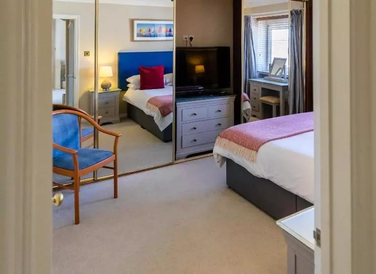 Suite King Bed, The Beachcroft Hotel, Bw Signature Collection