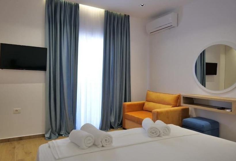 标准三人间, Summer Point