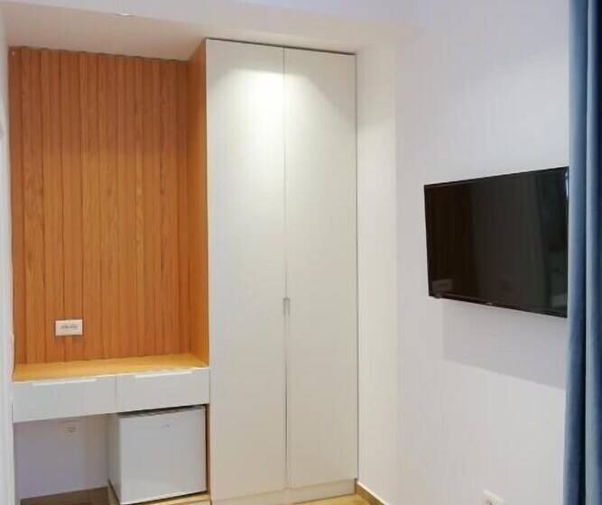 标准三人间, Summer Point